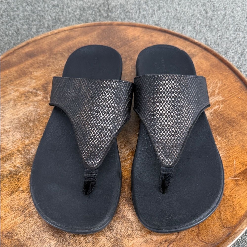 Cloudsteppers Clarks Sandals Wm 9 M Black Thong Flip Flop Comfort - Picture 3 of 11